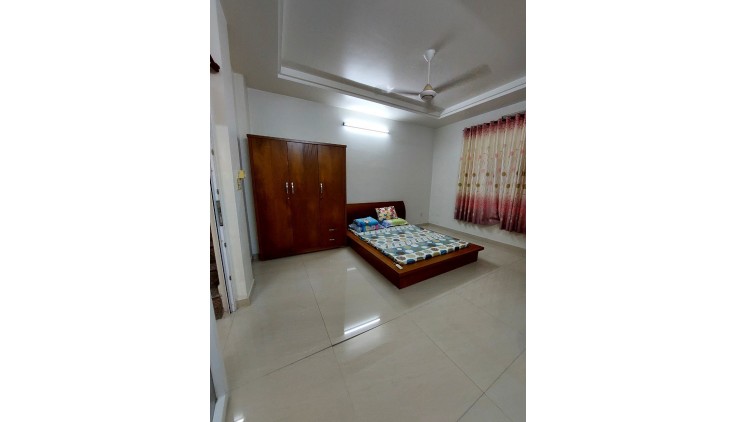 Ngộp  Âu Cơ - Views Tân Bình - 4,5x20m - 2  tầng - HXH Vô nhà